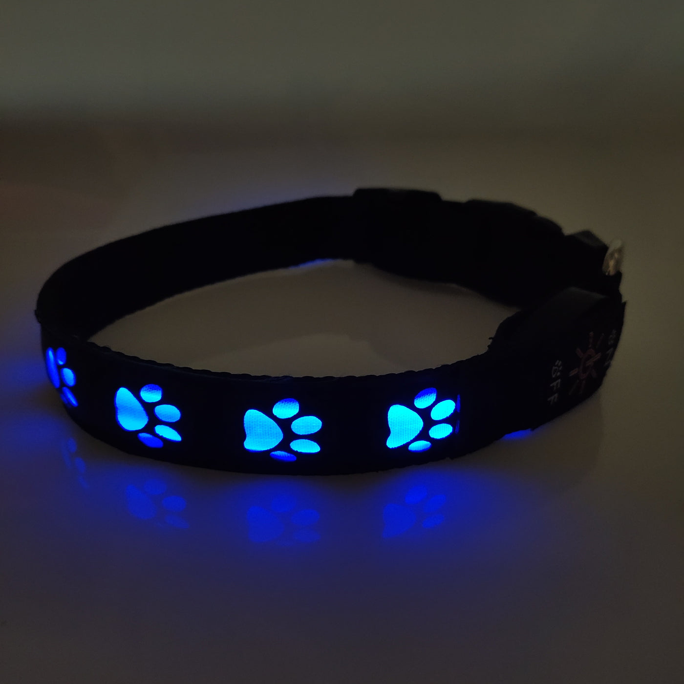 Led Rechargeable and Luminous Dog Paw Anti-Accident, Anti-Loss and Anti-Loss Light Warning Dog Collar