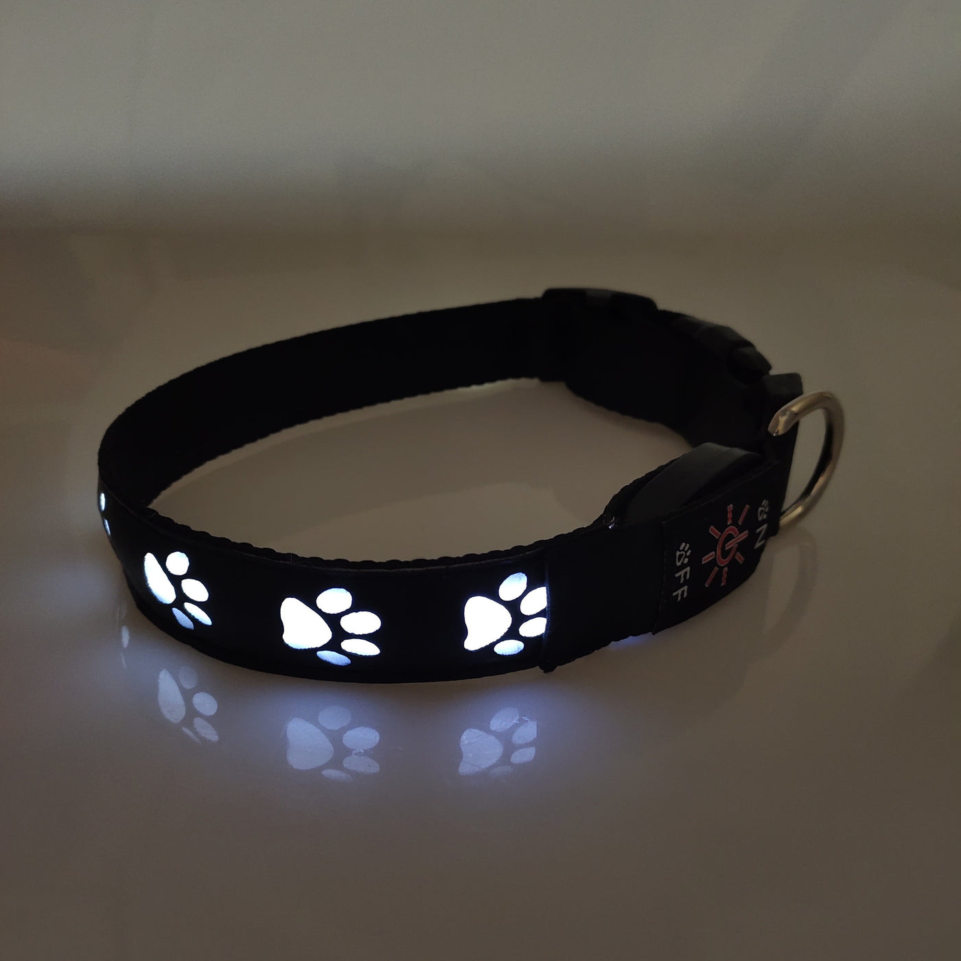 Led Rechargeable and Luminous Dog Paw Anti-Accident, Anti-Loss and Anti-Loss Light Warning Dog Collar